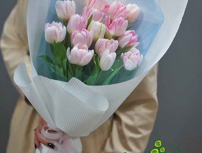 Букет из пионовидных розовых тюльпанов Фото